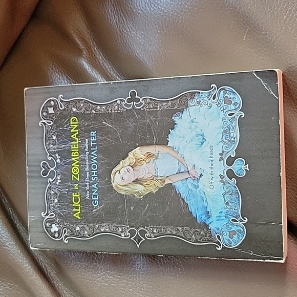 Alice In Zombieland by Gena Showalter in paperback - Picture 1 of 7